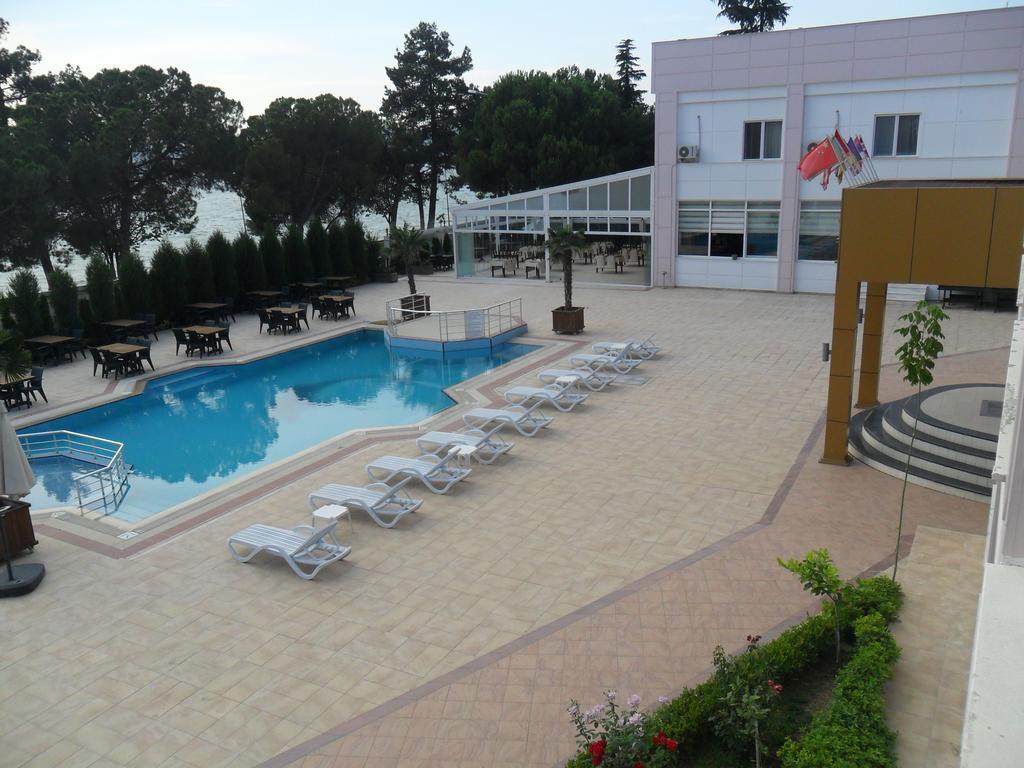 Grand Nicea Hotel Ιζνίκ Εξωτερικό φωτογραφία