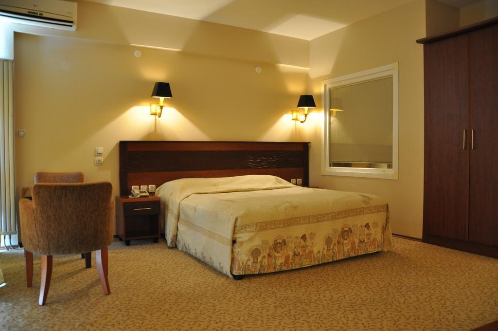 Grand Nicea Hotel Ιζνίκ Δωμάτιο φωτογραφία
