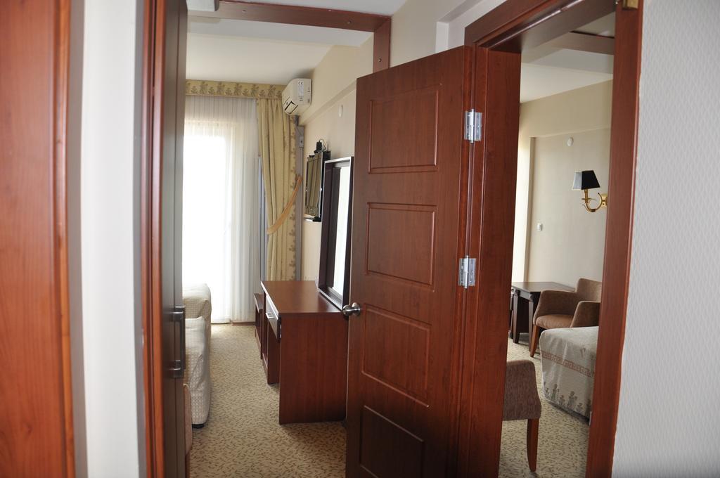 Grand Nicea Hotel Ιζνίκ Δωμάτιο φωτογραφία