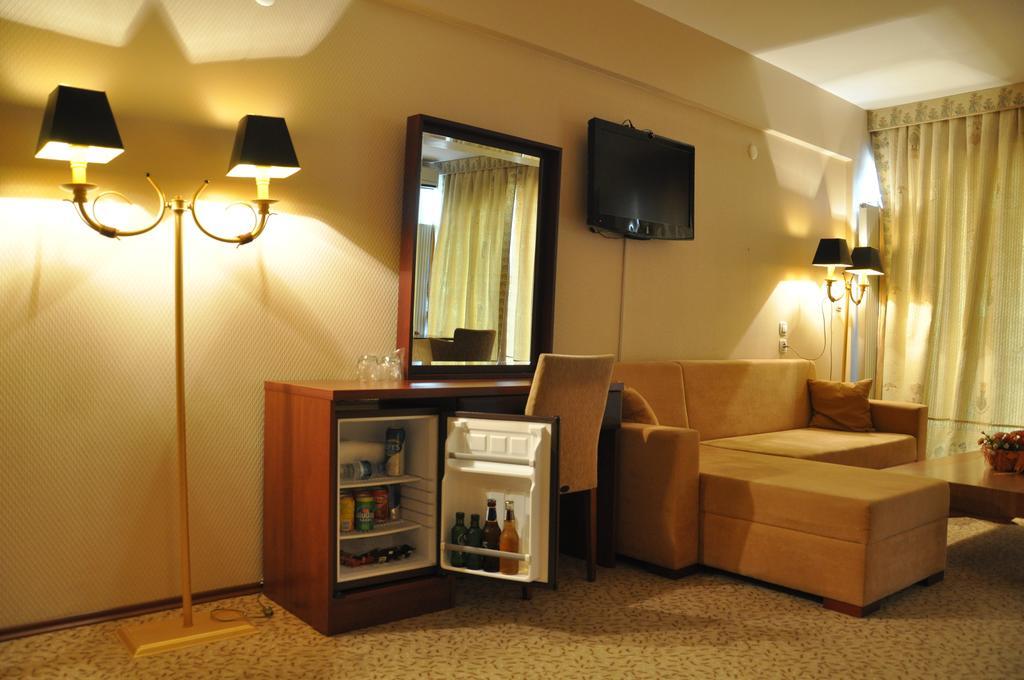 Grand Nicea Hotel Ιζνίκ Δωμάτιο φωτογραφία