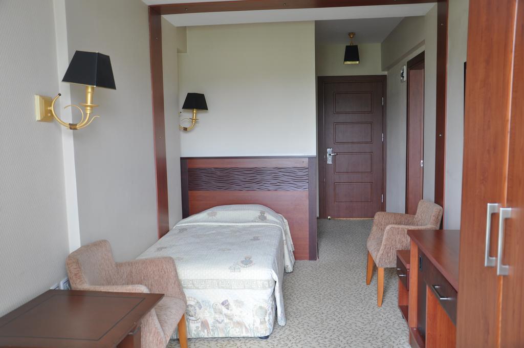 Grand Nicea Hotel Ιζνίκ Δωμάτιο φωτογραφία