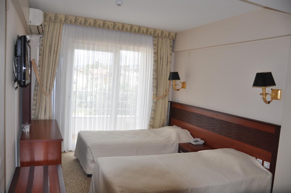 Grand Nicea Hotel Ιζνίκ Δωμάτιο φωτογραφία