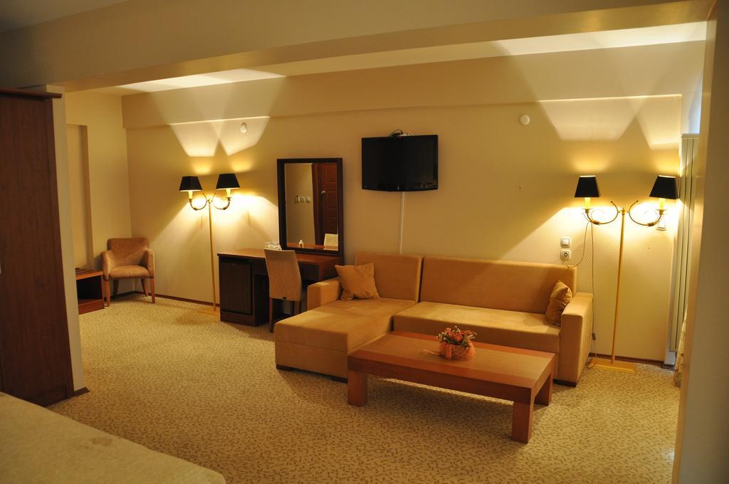 Grand Nicea Hotel Ιζνίκ Δωμάτιο φωτογραφία